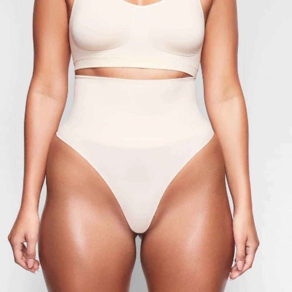 SKIMS | CORE CONTROL THONG | SAND, L/XL